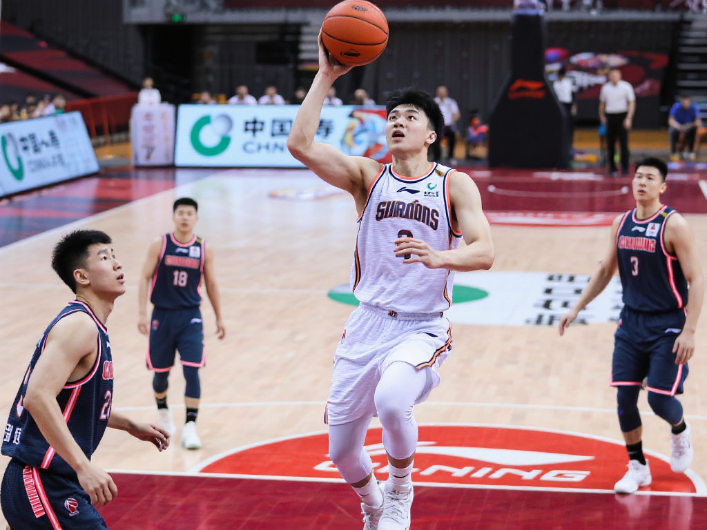 广东队投篮精准反击迅猛，进攻空间广阔战术清晰明确